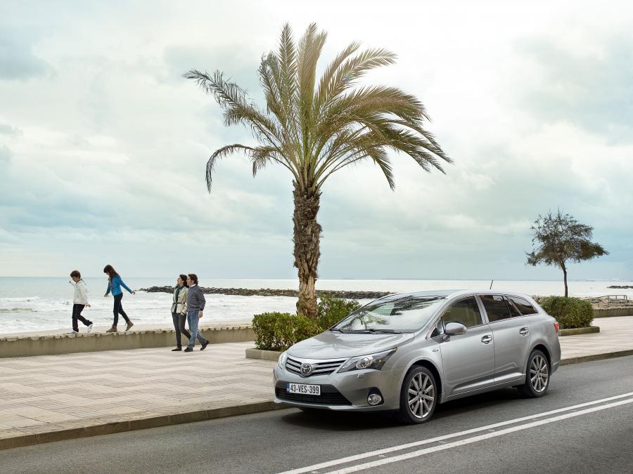  Toyota Avensis SW 2011 года  (фото 49 из 60)